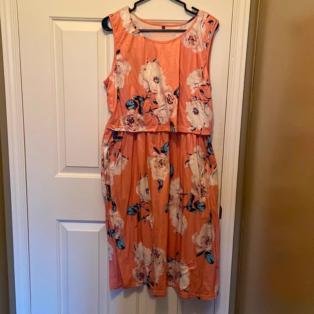 Nursing and maternity dress w pockets!